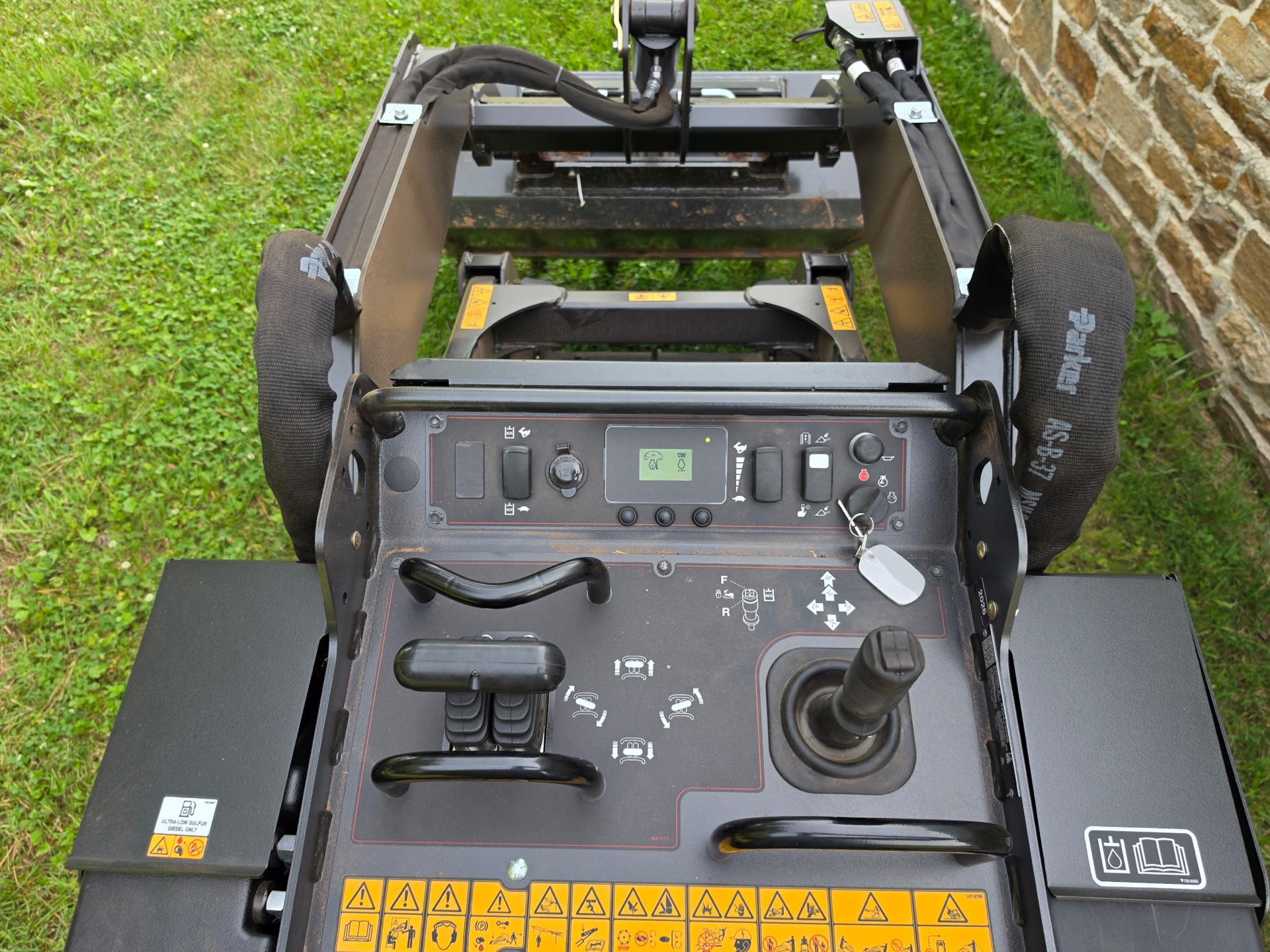 Toro Dingo Tx-1000 Turbo Limited Edition Track Loader, Wide photo 2