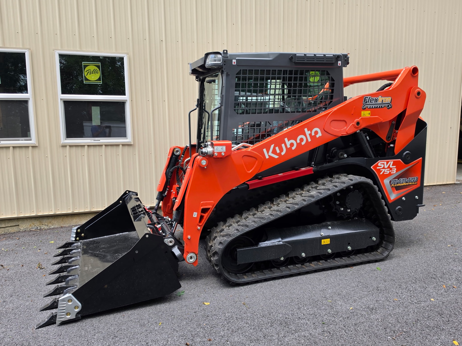 Kubota SVL 75-3 Compact Track Loader photo 3
