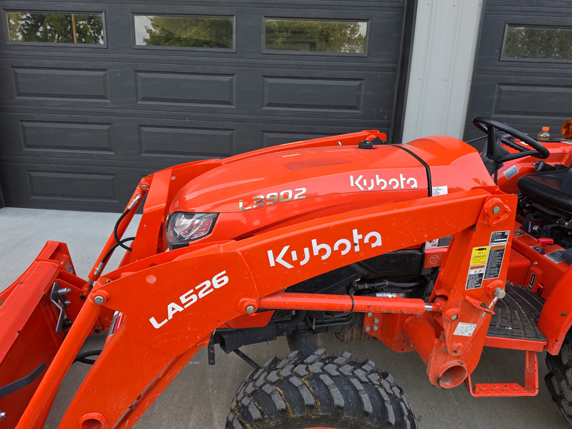 Kubota L3902 Compact Tractor with LA526 Front Loader photo 2